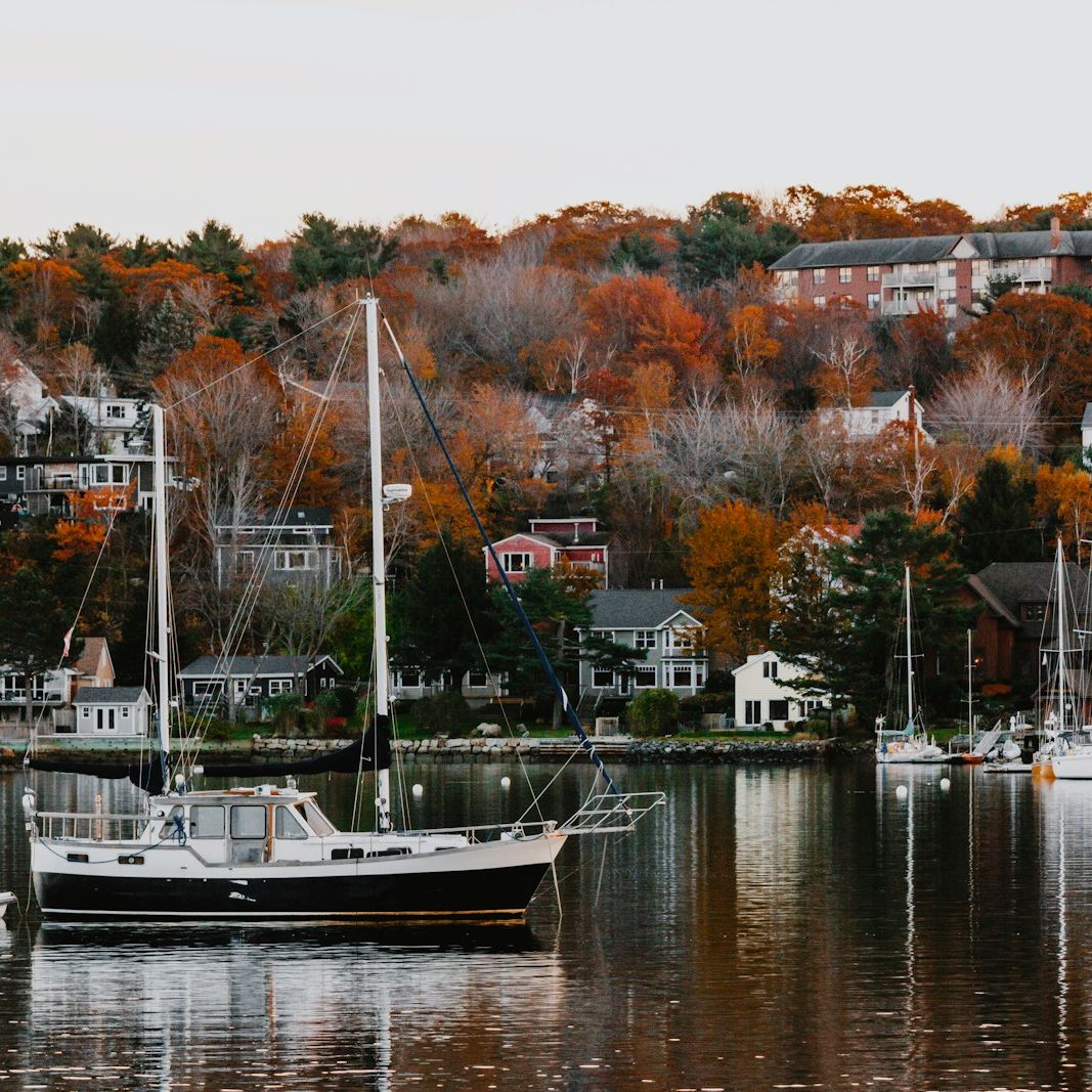 a couple of boats floating on top of a lake